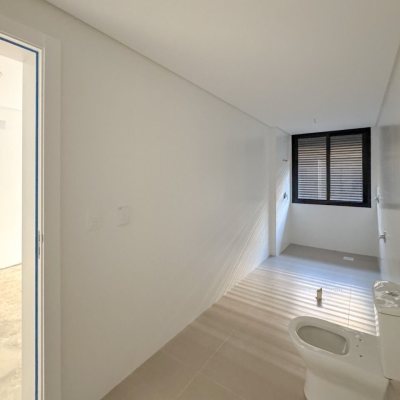 Apartamentos com 210m², 4 quartos, 4 suítes, 2 garagens, no bairro Jurerê em Florianópolis