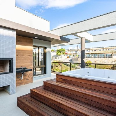Cobertura com 147m², 2 quartos, 1 suíte, 2 garagens, no bairro Ingleses do Rio Vermelho em Florianópolis