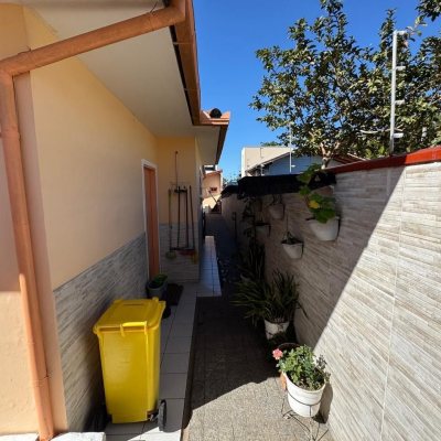 Casa Residencial com 235m², 3 quartos, 1 suíte, 2 garagens, no bairro Rio Tavares em Florianópolis