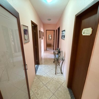 Casa Residencial com 235m², 3 quartos, 1 suíte, 2 garagens, no bairro Rio Tavares em Florianópolis