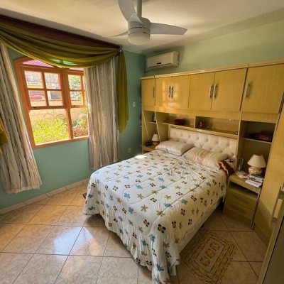 Casa Residencial com 235m², 3 quartos, 1 suíte, 2 garagens, no bairro Rio Tavares em Florianópolis