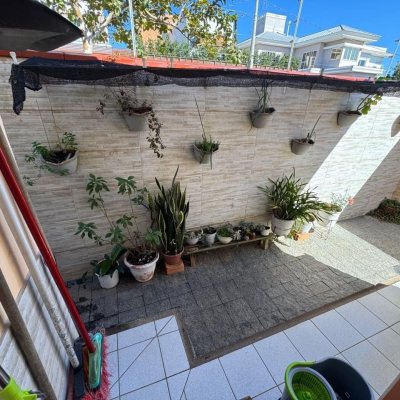 Casa Residencial com 235m², 3 quartos, 1 suíte, 2 garagens, no bairro Rio Tavares em Florianópolis