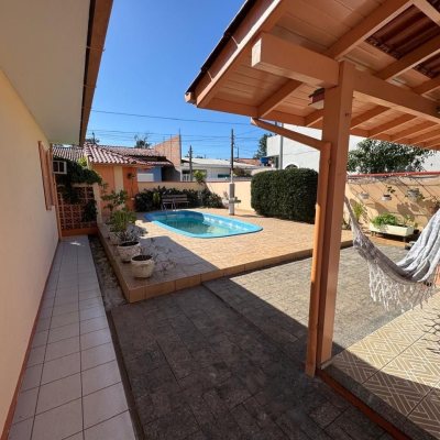 Casa Residencial com 235m², 3 quartos, 1 suíte, 2 garagens, no bairro Rio Tavares em Florianópolis