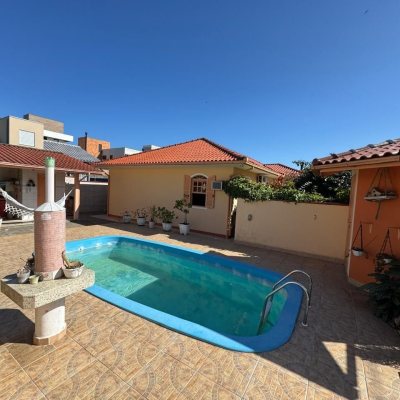 Casa Residencial com 235m², 3 quartos, 1 suíte, 2 garagens, no bairro Rio Tavares em Florianópolis