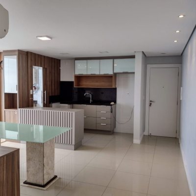Cobertura com 129m², 3 quartos, 3 suítes, 2 garagens, no bairro Estreito em Florianópolis