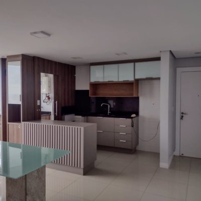 Cobertura com 129m², 3 quartos, 3 suítes, 2 garagens, no bairro Estreito em Florianópolis