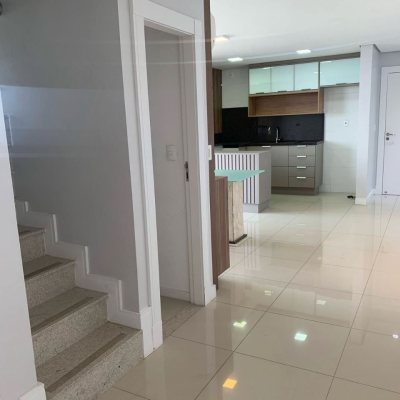Cobertura com 129m², 3 quartos, 3 suítes, 2 garagens, no bairro Estreito em Florianópolis