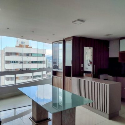 Cobertura com 129m², 3 quartos, 3 suítes, 2 garagens, no bairro Estreito em Florianópolis