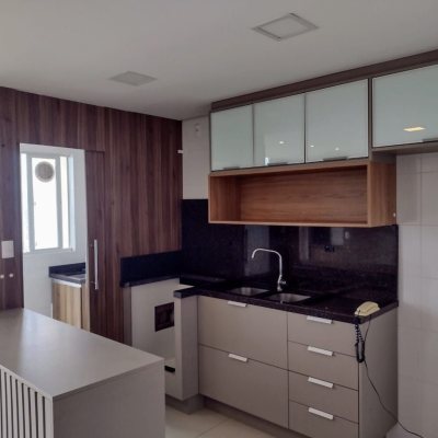 Cobertura com 129m², 3 quartos, 3 suítes, 2 garagens, no bairro Estreito em Florianópolis