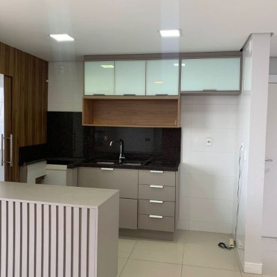 Cobertura com 129m², 3 quartos, 3 suítes, 2 garagens, no bairro Estreito em Florianópolis