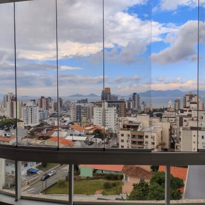 Cobertura com 129m², 3 quartos, 3 suítes, 2 garagens, no bairro Estreito em Florianópolis