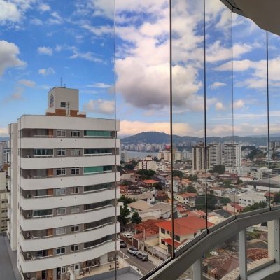 Cobertura com 129m², 3 quartos, 3 suítes, 2 garagens, no bairro Estreito em Florianópolis