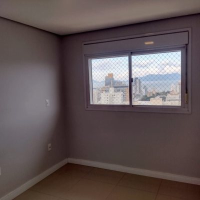 Cobertura com 129m², 3 quartos, 3 suítes, 2 garagens, no bairro Estreito em Florianópolis