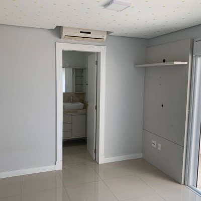 Cobertura com 129m², 3 quartos, 3 suítes, 2 garagens, no bairro Estreito em Florianópolis