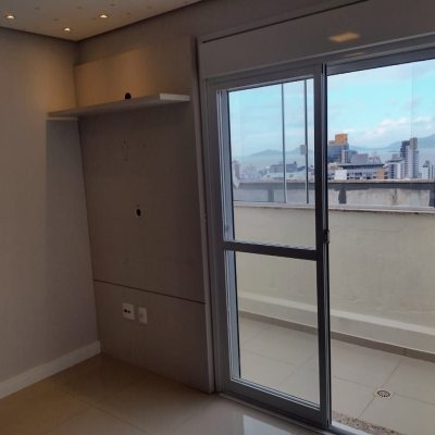 Cobertura com 129m², 3 quartos, 3 suítes, 2 garagens, no bairro Estreito em Florianópolis