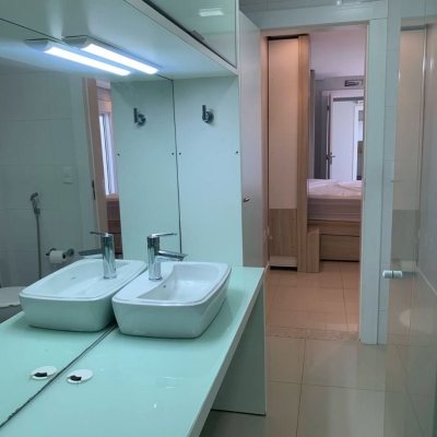 Cobertura com 129m², 3 quartos, 3 suítes, 2 garagens, no bairro Estreito em Florianópolis