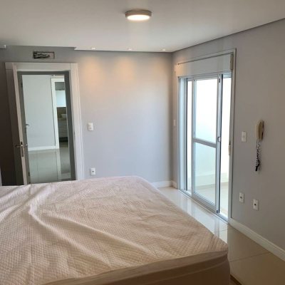 Cobertura com 129m², 3 quartos, 3 suítes, 2 garagens, no bairro Estreito em Florianópolis