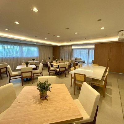 Apartamentos com 268m², 3 quartos (sendo 3 suítes), 2 garagens, no bairro Cacupé em Florianópolis