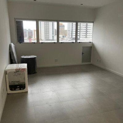 Sala com 29m², 1 garagem, no bairro Balneário em Florianópolis