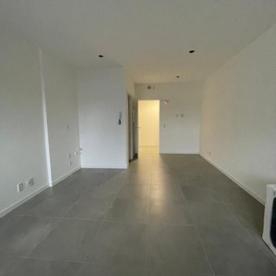 Sala com 29m², 1 garagem, no bairro Balneário em Florianópolis