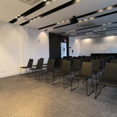 Sala com 29m², 1 garagem, no bairro Balneário em Florianópolis