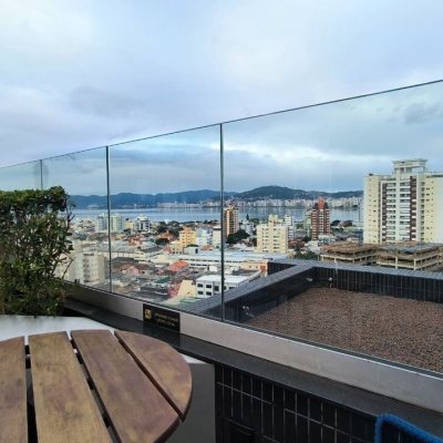 Sala com 29m², 1 garagem, no bairro Balneário em Florianópolis