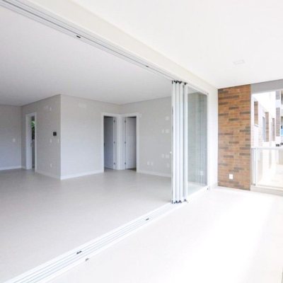 Apartamentos com 128m², 3 quartos, 3 suítes, 2 garagens, no bairro Cacupé em Florianópolis