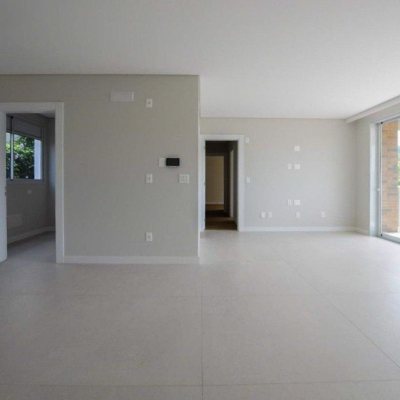 Apartamentos com 128m², 3 quartos, 3 suítes, 2 garagens, no bairro Cacupé em Florianópolis