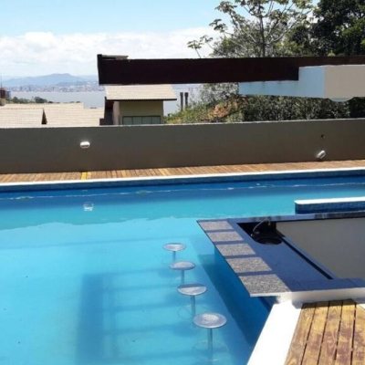 Casa Residencial com 530m², 4 quartos, 2 suítes, 2 garagens, no bairro João Paulo em Florianópolis