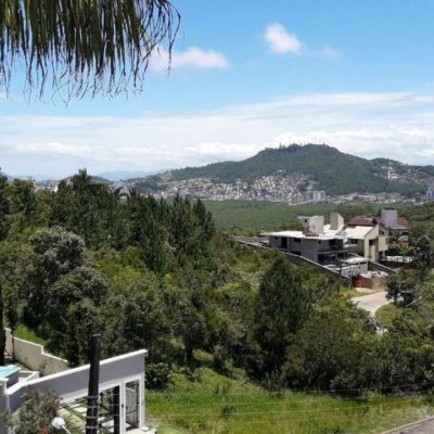 Casa Residencial com 530m², 4 quartos, 2 suítes, 2 garagens, no bairro João Paulo em Florianópolis