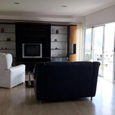 Casa Residencial com 530m², 4 quartos, 2 suítes, 2 garagens, no bairro João Paulo em Florianópolis