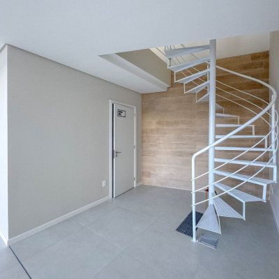 Loja com 79m², 2 garagens, no bairro Trindade em Florianópolis