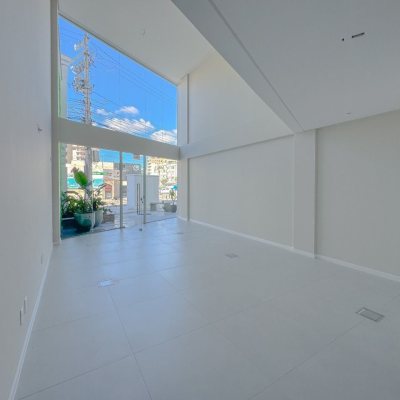 Loja com 79m², 2 garagens, no bairro Trindade em Florianópolis