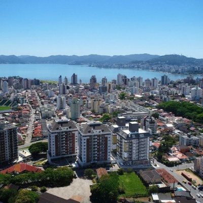 Apartamentos com 111m², 2 quartos, 1 suíte, 2 garagens, no bairro Estreito em Florianópolis