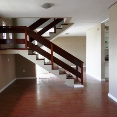 Casa Residencial com 288m², 4 quartos, 2 suítes, 4 garagens, no bairro Coloninha em Florianópolis