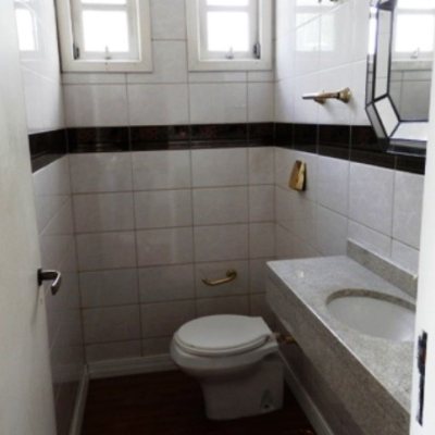 Casa Residencial com 288m², 4 quartos, 2 suítes, 4 garagens, no bairro Coloninha em Florianópolis