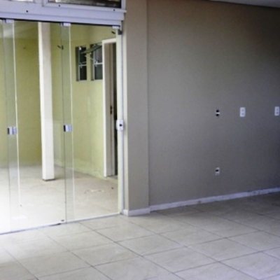 Casa Residencial com 288m², 4 quartos, 2 suítes, 4 garagens, no bairro Coloninha em Florianópolis