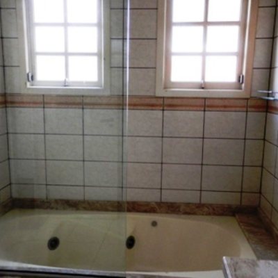 Casa Residencial com 288m², 4 quartos, 2 suítes, 4 garagens, no bairro Coloninha em Florianópolis