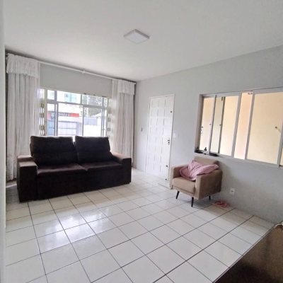 Casa Residencial com 165m², 3 quartos, 5 garagens, no bairro Canto em Florianópolis