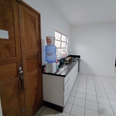 Casa Residencial com 165m², 3 quartos, 5 garagens, no bairro Canto em Florianópolis