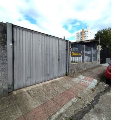 Casa Residencial com 165m², 3 quartos, 5 garagens, no bairro Canto em Florianópolis