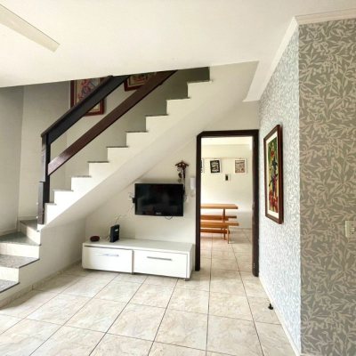 Casa Residencial com 90m², 3 quartos, 1 garagem, no bairro Ingleses do Rio Vermelho em Florianópolis