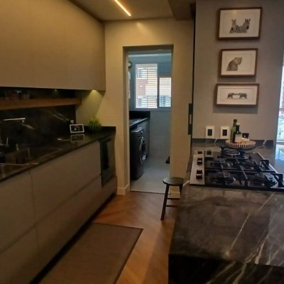 Apartamentos com 113m², 3 quartos, 1 suíte, 1 garagem, no bairro Kobrasol em São José