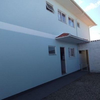 Casa Residencial com 312m², 6 quartos, 4 garagens, no bairro Carianos em Florianópolis