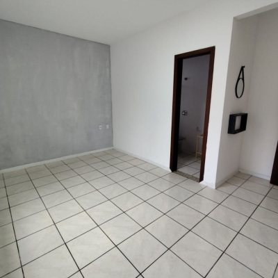 Casa Residencial com 312m², 6 quartos, 4 garagens, no bairro Carianos em Florianópolis