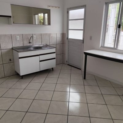 Casa Residencial com 312m², 6 quartos, 4 garagens, no bairro Carianos em Florianópolis