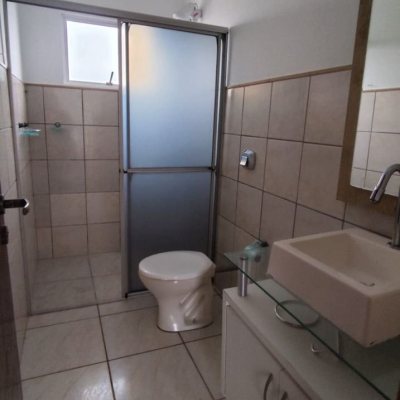 Casa Residencial com 312m², 6 quartos, 4 garagens, no bairro Carianos em Florianópolis