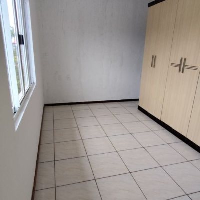 Casa Residencial com 312m², 6 quartos, 4 garagens, no bairro Carianos em Florianópolis