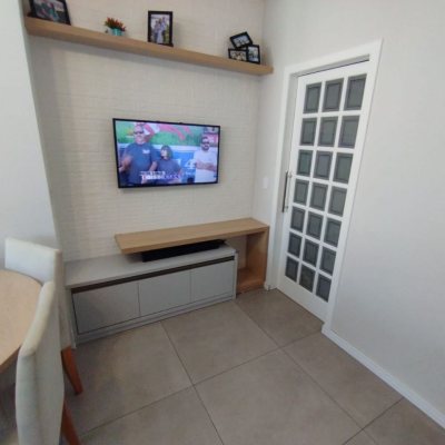 Casa Residencial com 312m², 6 quartos, 4 garagens, no bairro Carianos em Florianópolis