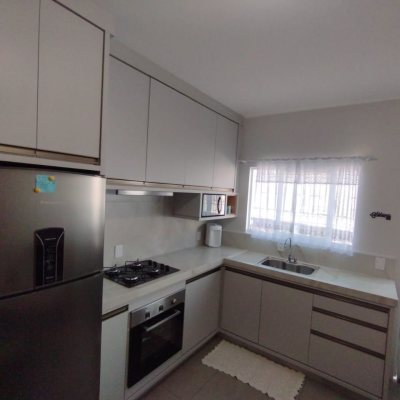 Casa Residencial com 312m², 6 quartos, 4 garagens, no bairro Carianos em Florianópolis